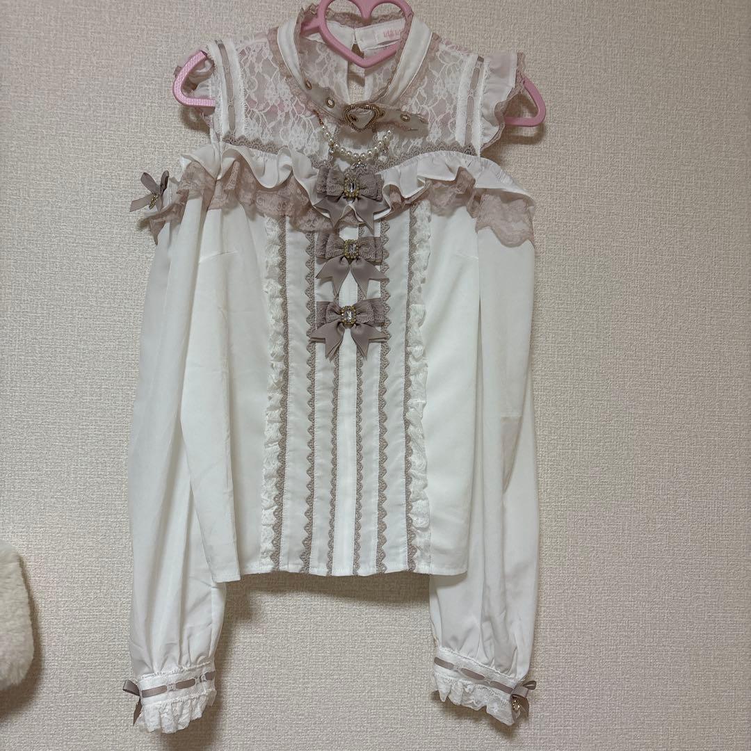 LIZLISA 3つリボンフロントチョーカーブラウス ホワイト×ピンク - メルカリ