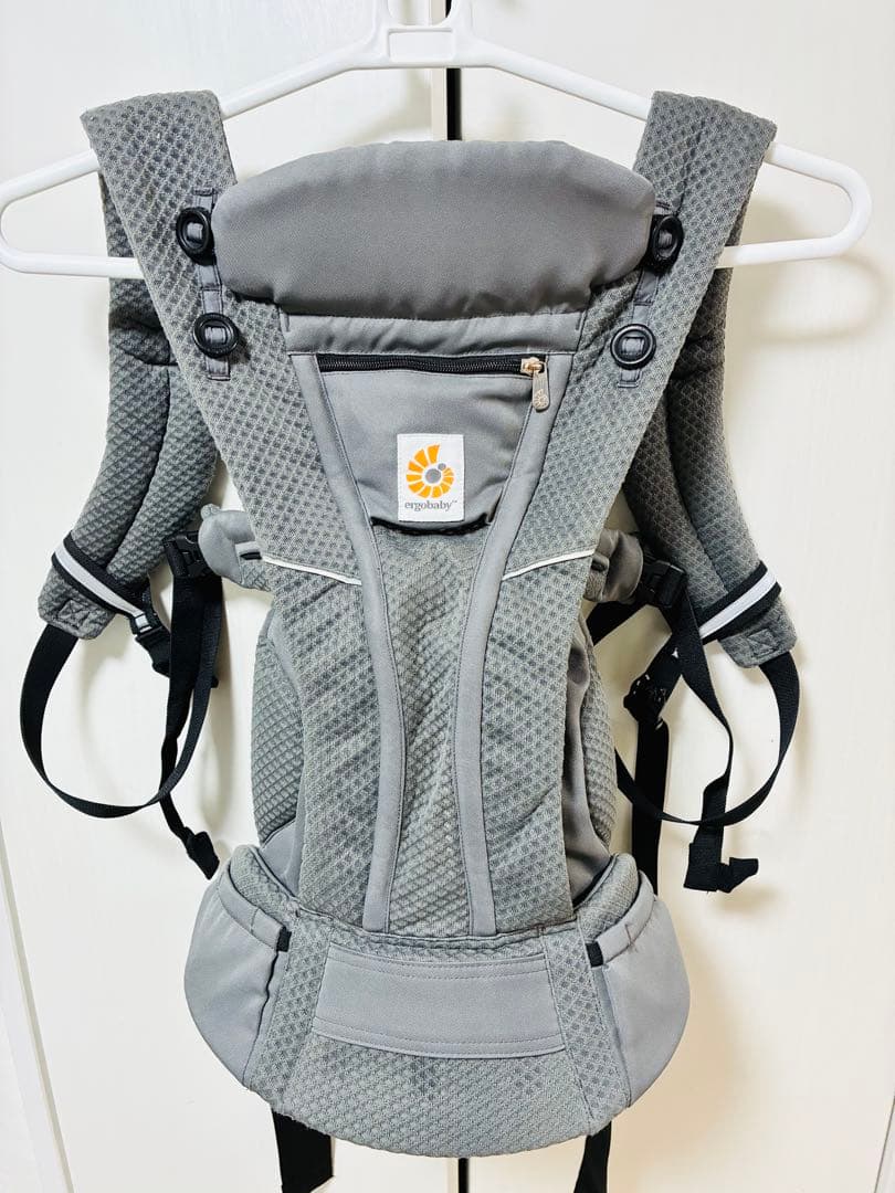 ぴぴ美 エルゴベビー 抱っこ紐 オムニブリーズ　グレー OMNI Breeze / グレーパッチワーク | エルゴベビー オンラインストア