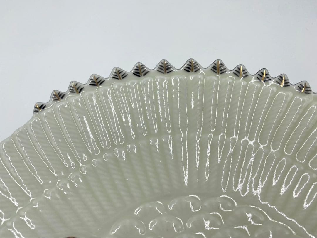 ☆希少なお品☆】【新品】有田焼伯父山窯 錦アイボリー釉鶴形盛皿 25cm