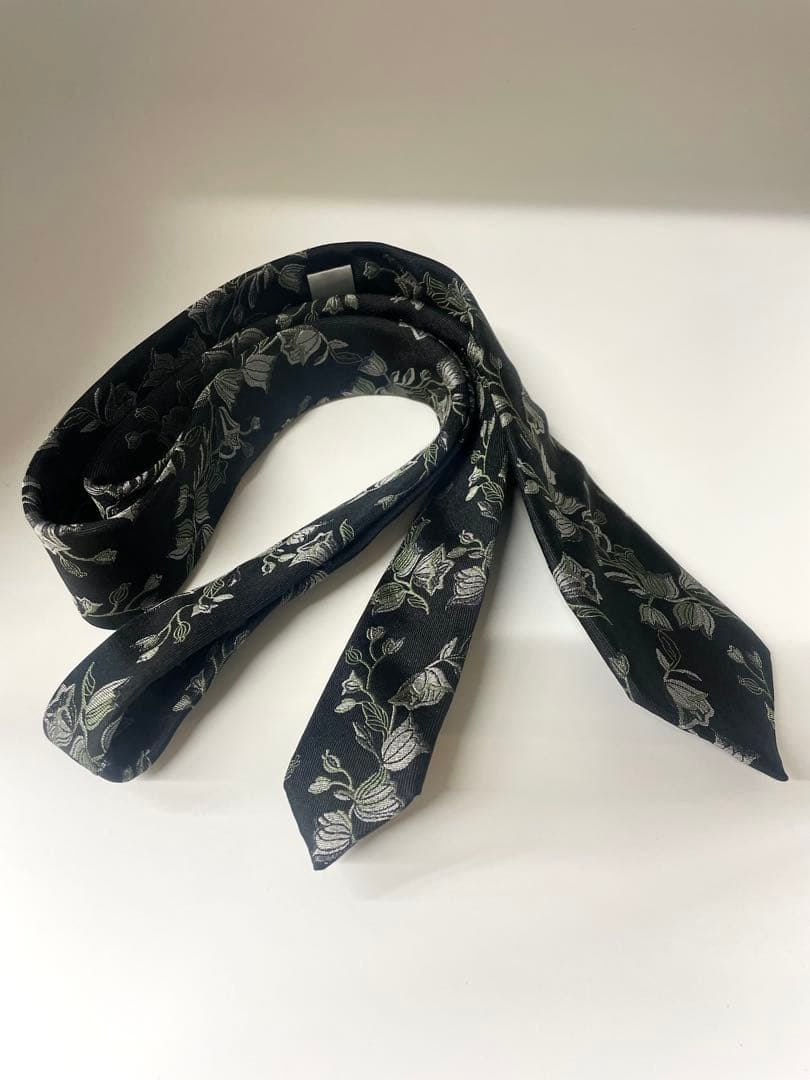 美品 ディオールオム ネクタイ ハイブランド 鈴蘭 花柄 ブラック 刺繍