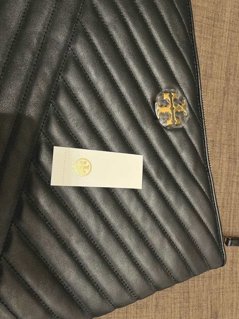 ポ*チ様 クリスマス　大幅値下げ　新品未開封‼️Tory B urch クラッチ 新作 バッグ - レディース | トリーバーチ公式オンラインストア | Tory