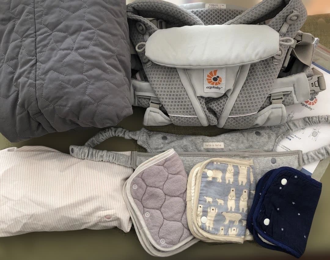 ergobaby 抱っこ紐 オムニブリーズ　グレー　ヨダレカバー　ケープ　セット ErgoBabyCarrier オムニ ブリーズ グラファイトグレー 専用カバー付き3