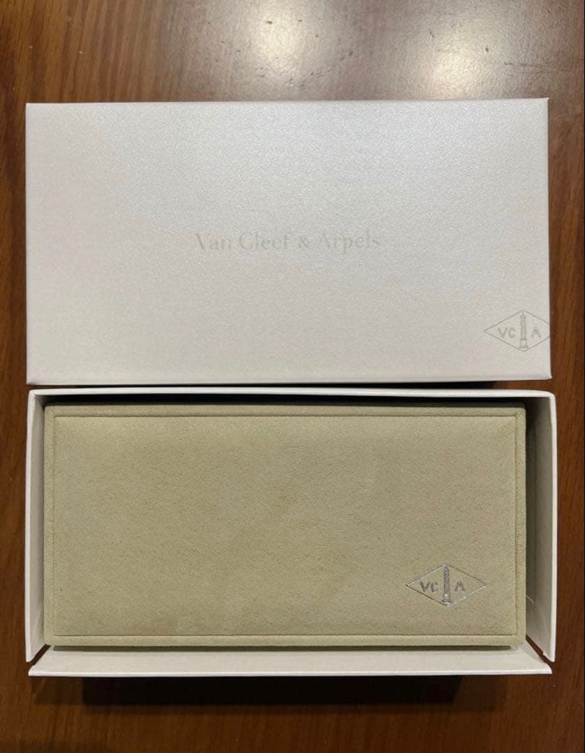 美品】ヴァンクリーフ&アーペル ブレスレット ケース 空箱 - メルカリ