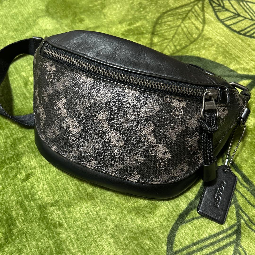 COACH 馬車パターン ボディバッグ・26日まで 中古・古着通販】COACH (コーチ) 馬車ロゴクロスボディバッグ ホワイト
