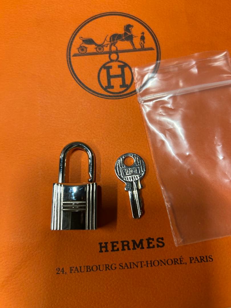 HERMES カデナ　カギ付き104 HERMES（エルメス） 【美品-良品】エルメス カデナ 鍵2本 104番