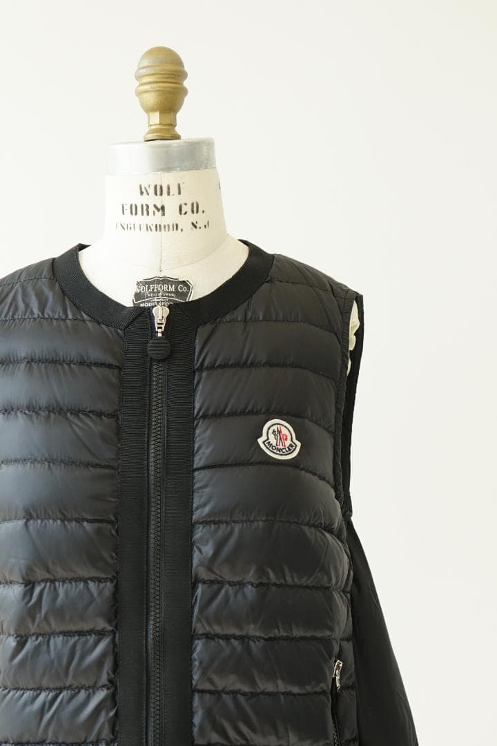 MONCLER × sacai HITOMI モンクレール サカイ ダウンベスト - メルカリ