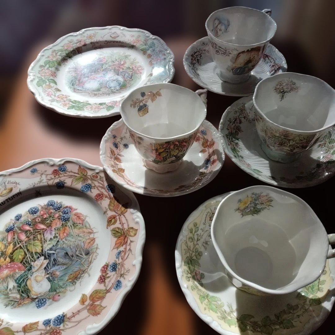 新品　ロイヤルドルトン ブランベリー ヘッジ 　カップソーサー4客 プレート２枚 c921b32a60eeb3cf370c81d35d6535