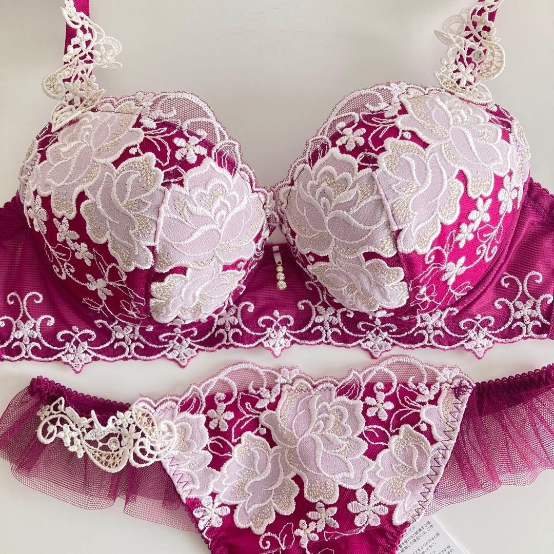 ワコール ルジェ D65/M EN Tバック ソング タンガ 花柄 - メルカリ