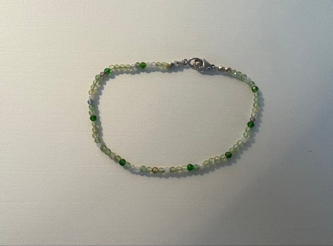 chizuru nagaoka ブレスレットとヤエカのパンツ