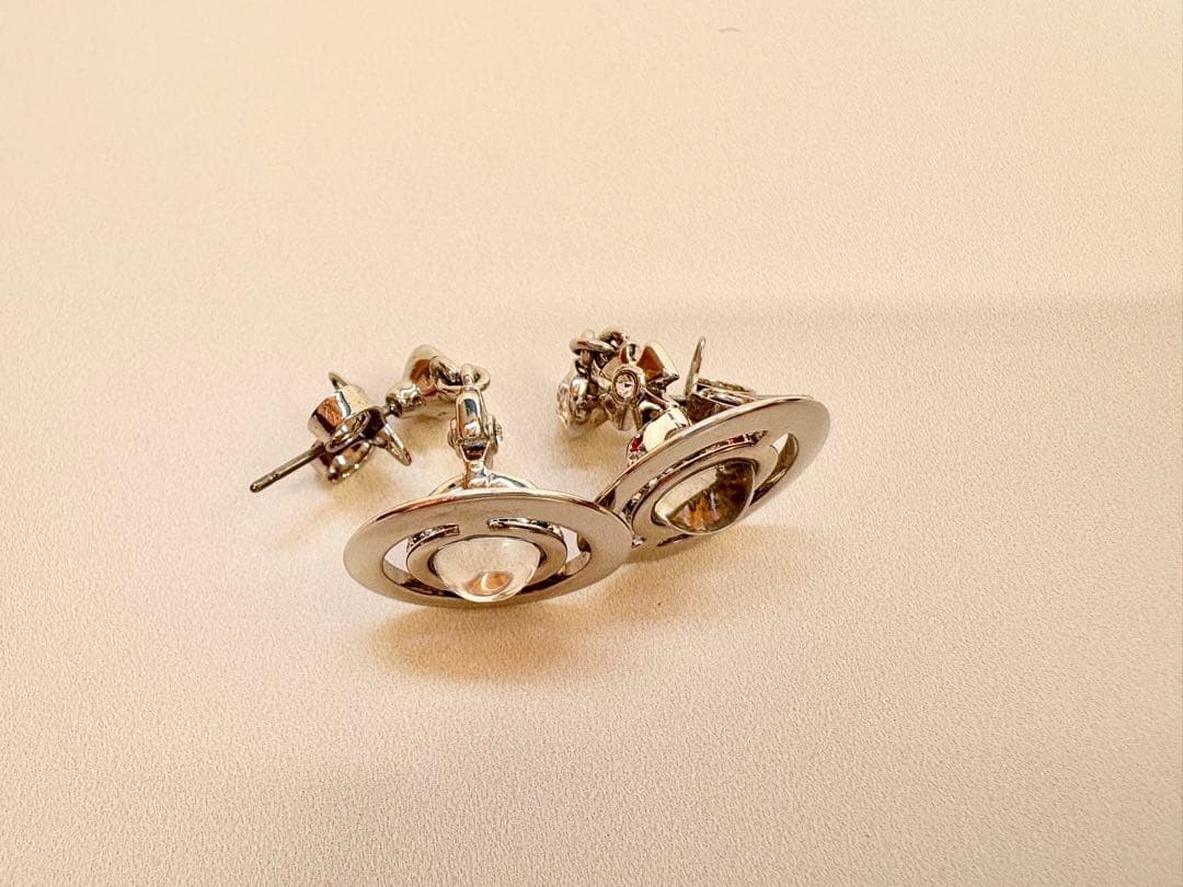 Vivienne Westwood ヴィヴィアンウエストウッドシルバー ピアス Vivienne Westwood（ヴィヴィアンウエストウッド） ピアス Leodaria