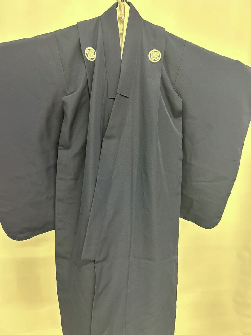 七五三 7歳男の子用7点セット。黒地に花柄の袴と草履、19.5cm