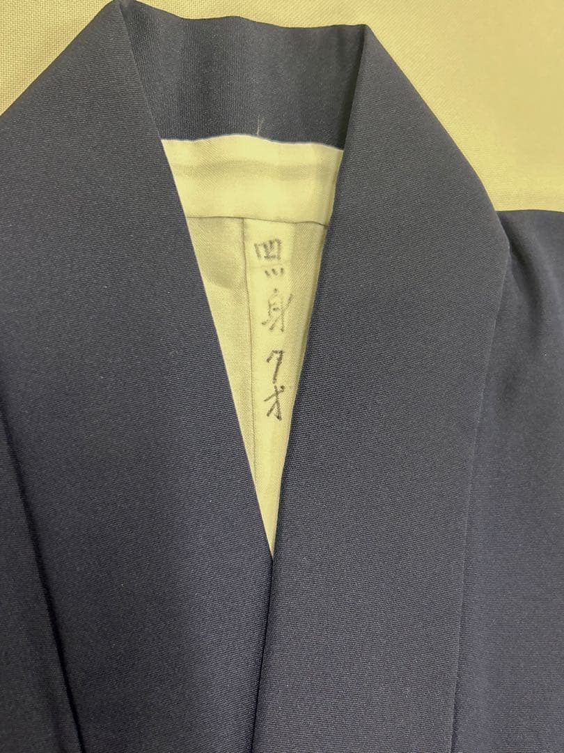 七五三 7歳男の子用7点セット。黒地に花柄の袴と草履、19.5cm