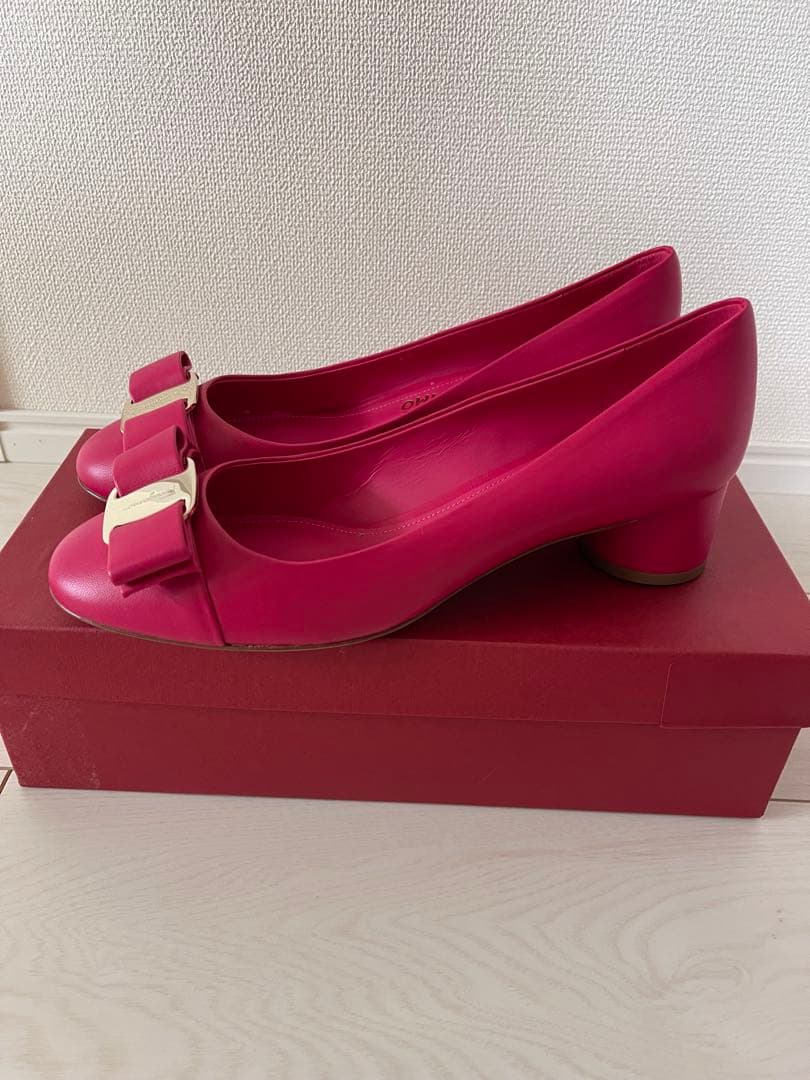 Bow様専用】Ferragamo ピンクリボンヒール - メルカリ