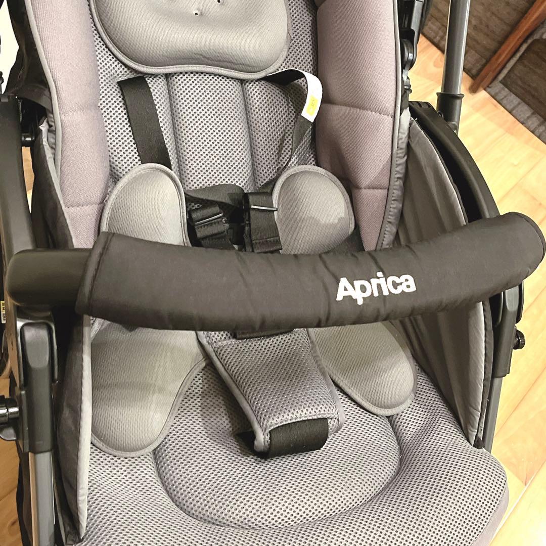 極美品Aprica ラクーナソファークッション ベビーカーレザーハンドル