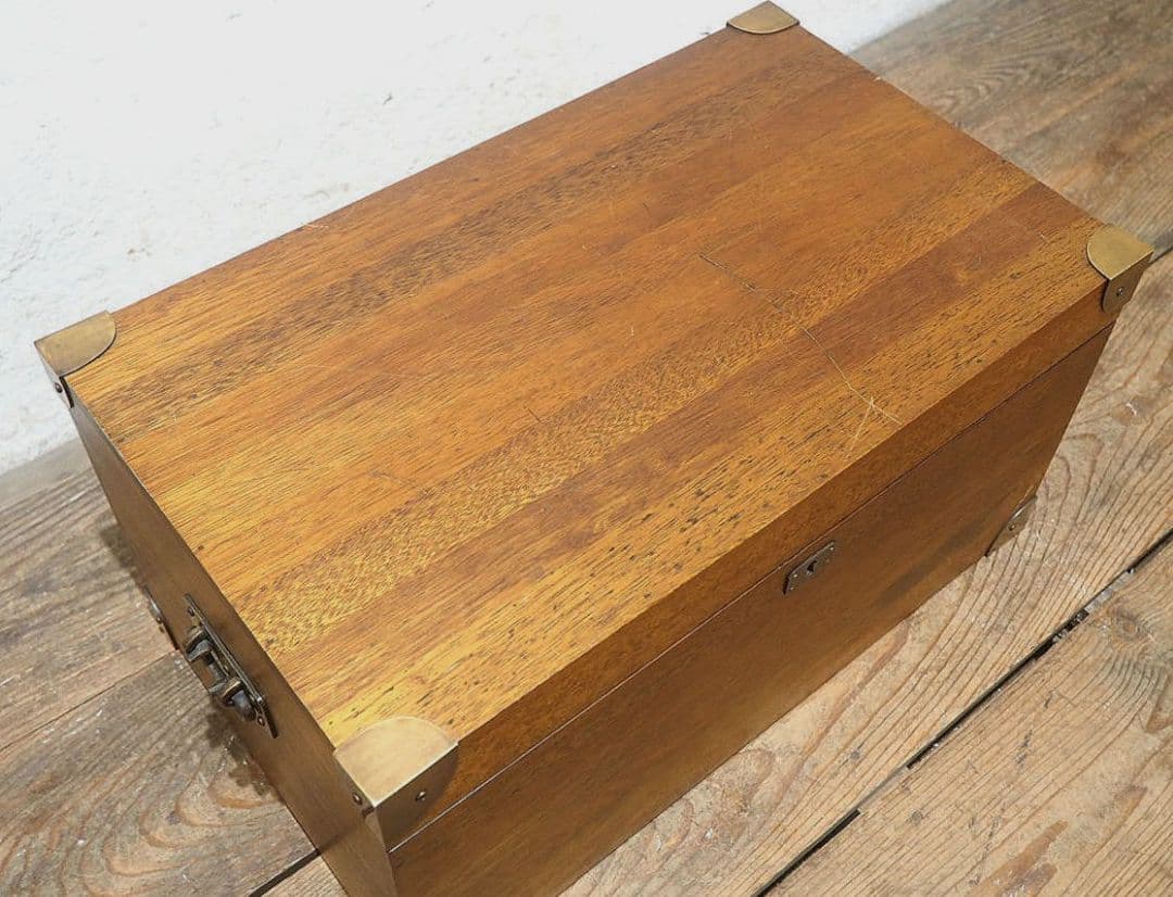 1356 鍵付き 無垢材の重厚なトランク 木箱 収納ケース センターテーブル