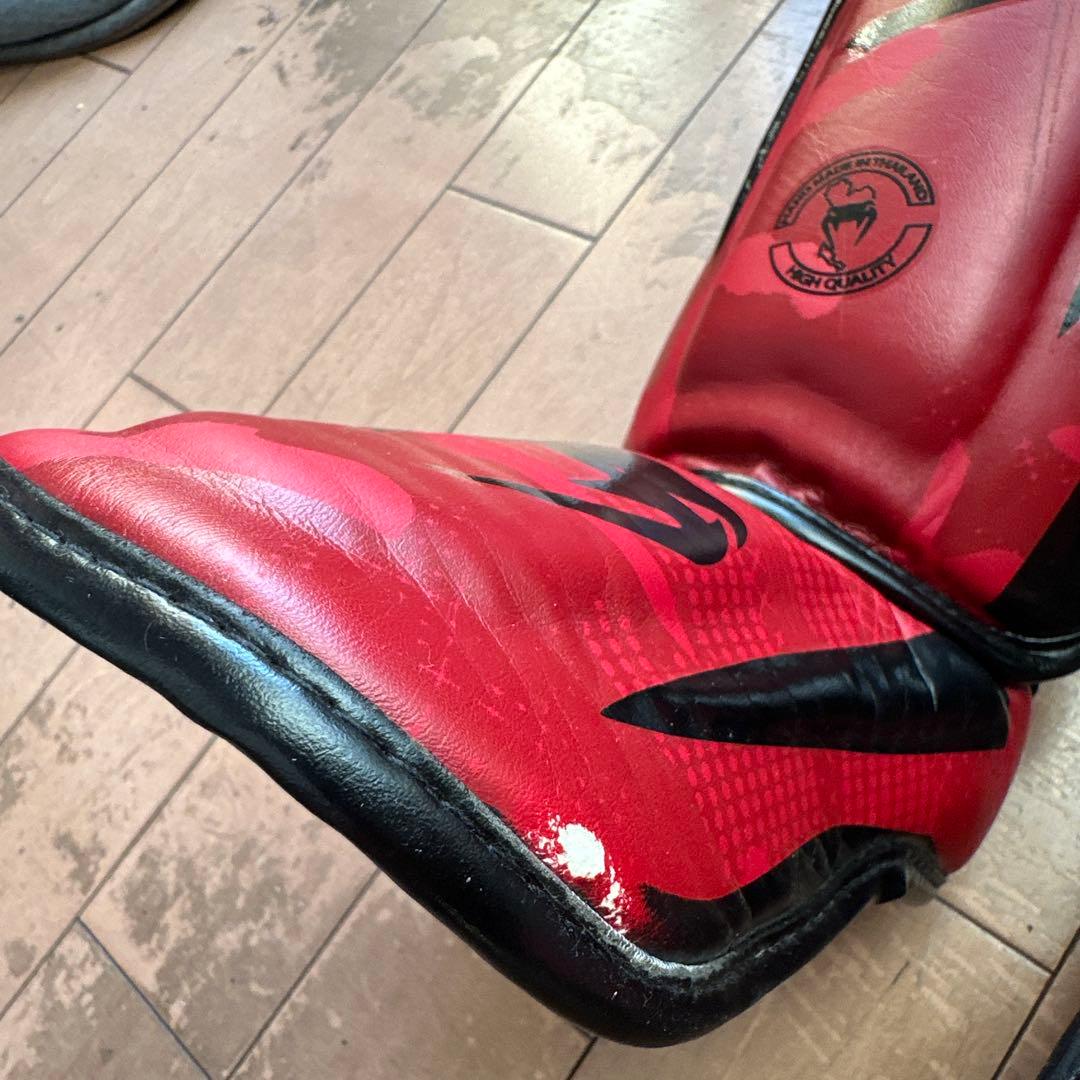 完売品！Venum シンガード Mサイズ レッド/ブラック - メルカリ