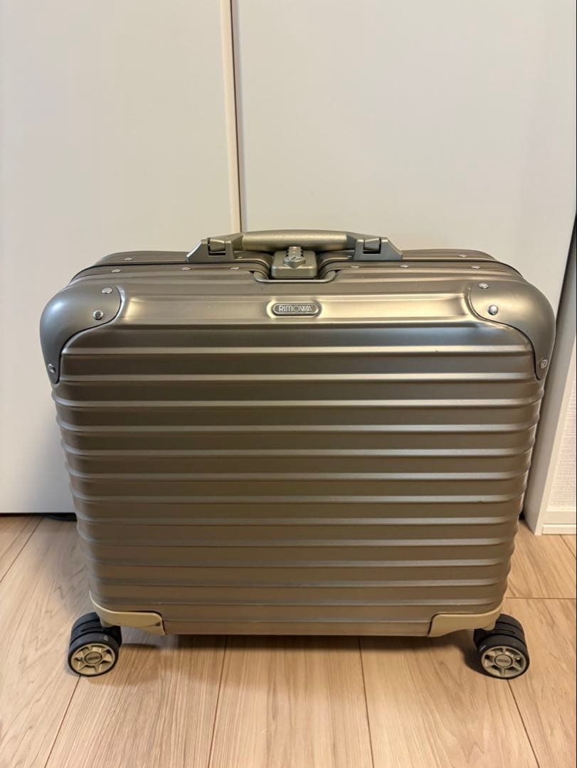 リモワ トパーズ チタニウム キャリー ケース 4輪 RIMOWA 機内持ち込み