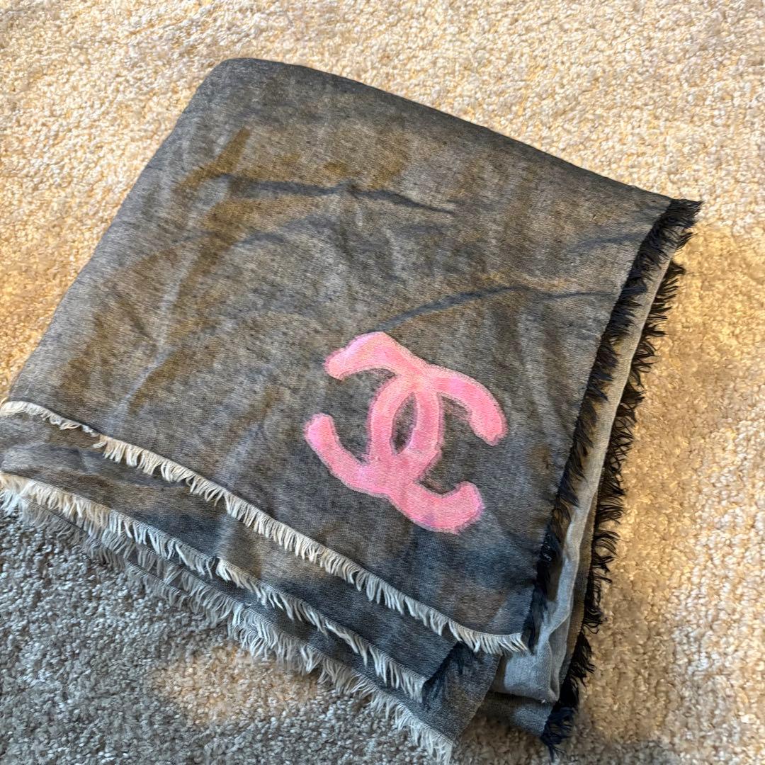 Chanel CCロゴ カメリア　大判ストール CHANEL（シャネル） ロゴ カメリア マフラー ベージュ×ブラック ウール