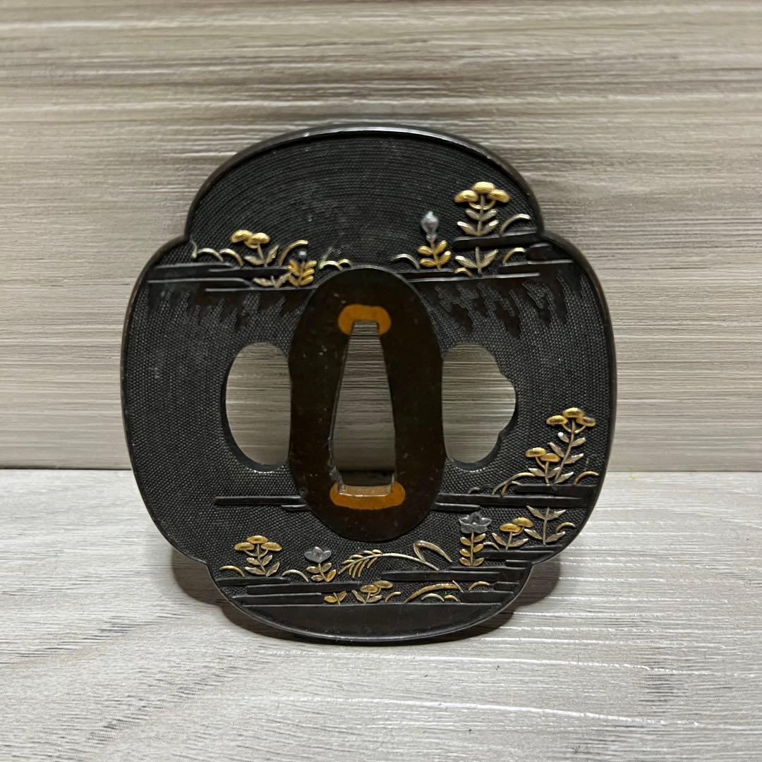 ト*僧様 骨董品　日本刀　鍔　絵柄いり ト*僧様 骨董品 日本刀 鍔 絵柄いり 鍔 藻柄子入道宗典製 千早城攻略図