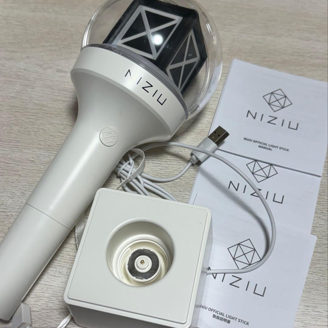 NiziU ペンライト - メルカリ