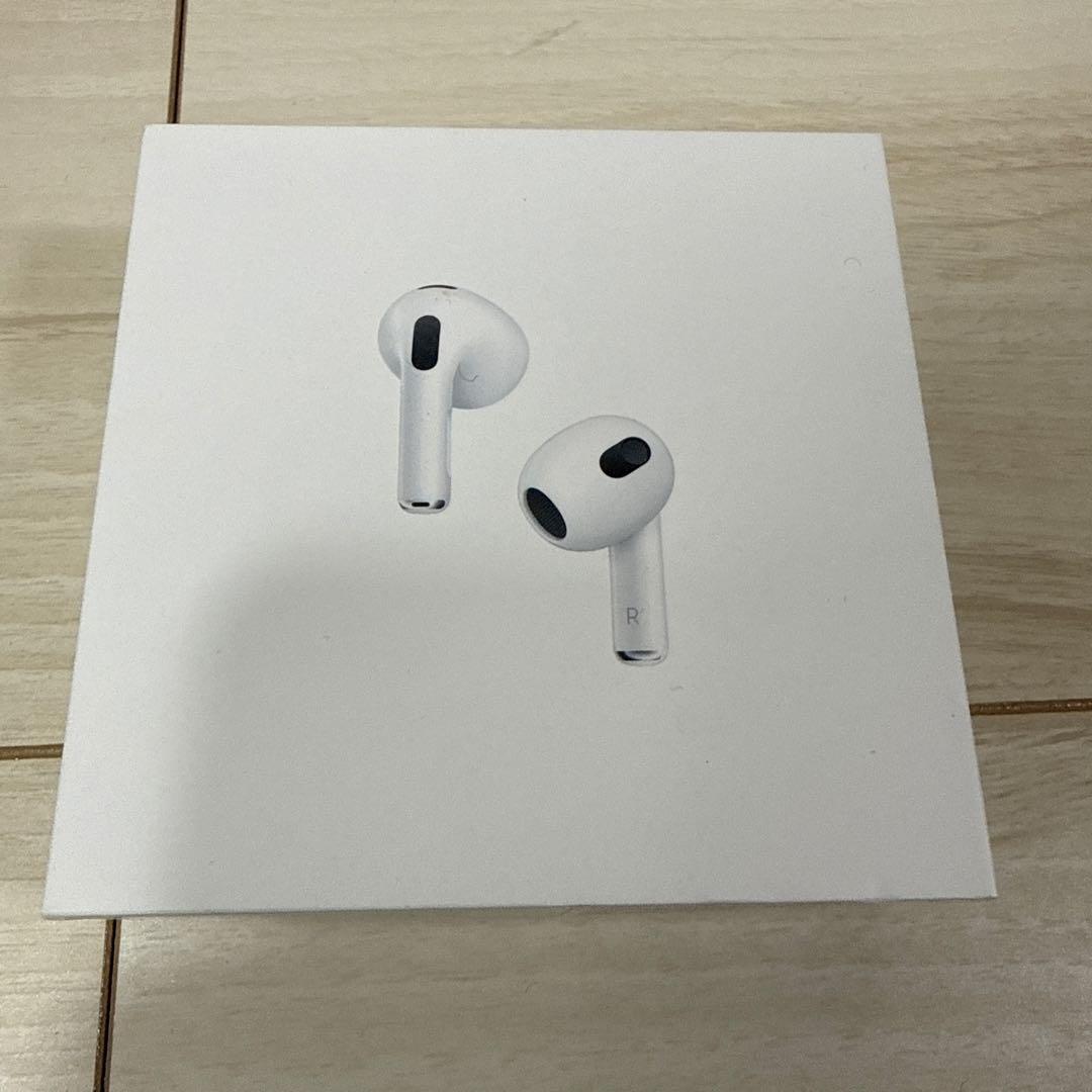 Apple AirPods 第3世代 充電ケース付き MPNY3J/A 楽天市場】AirPods エアポッズ 第3世代 Lightning 充電ケース付き