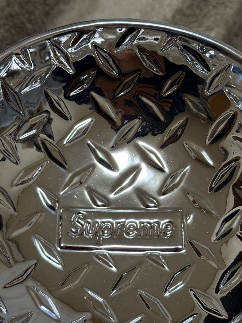 Supreme Diamond Plate Dog Bowl 犬用 - メルカリ