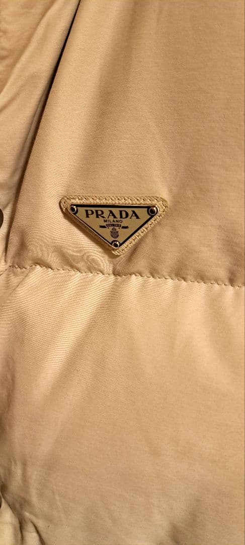 小原夕佳さま専用☆新品未着用PRADA ダウンベスト ベージュ　サイズ42XL
