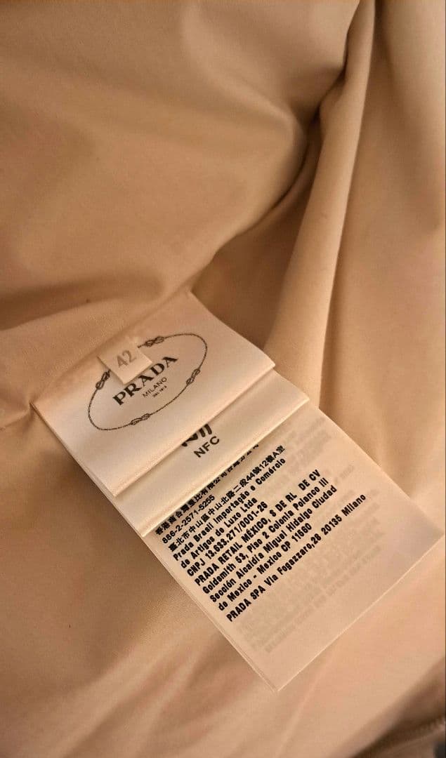 小原夕佳さま専用☆新品未着用PRADA ダウンベスト ベージュ　サイズ42XL