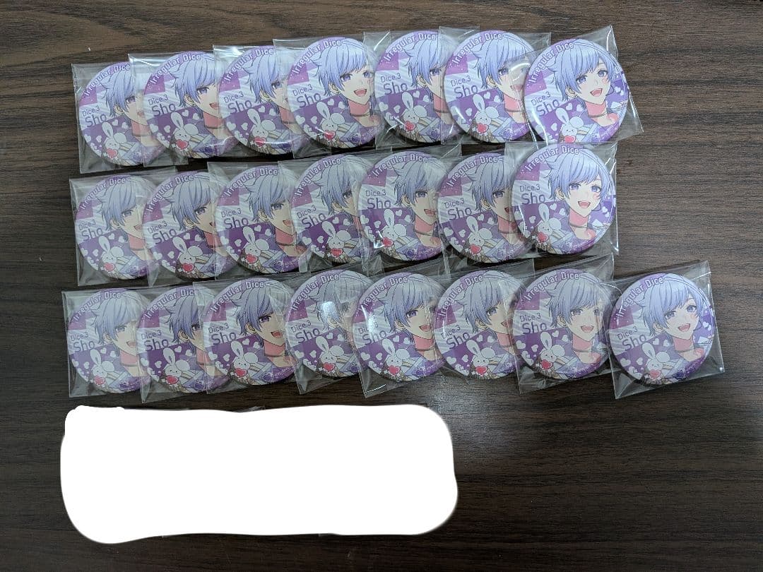 いれいす 初兎 缶バッジ 恋の約束リバイバル - メルカリ