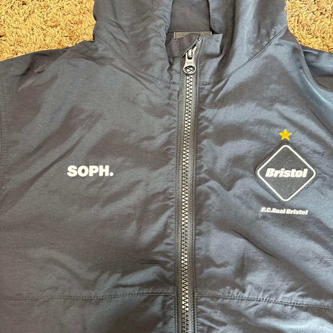 マウンテンパーカー　F.C.Real Bristol フード付きジャケット