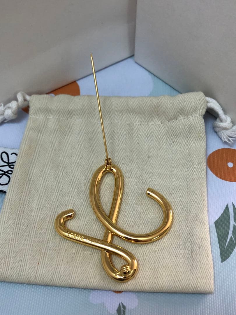 ロエベ　メタルブローチ　4.8cm ゴールド　超美品