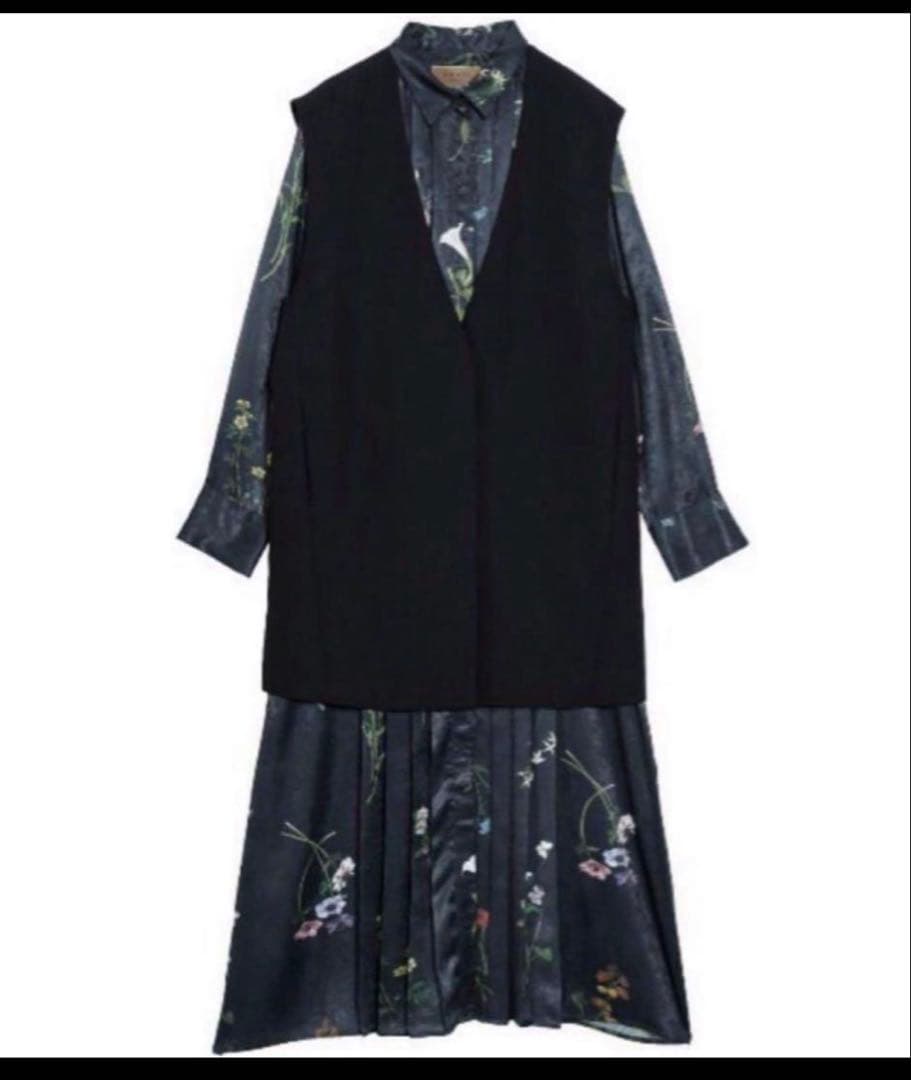 アメリのベストとワンピース Ameri（アメリ）の「COLLAR KNIT VEST WITH DRESS（ワンピース）」 - WEAR