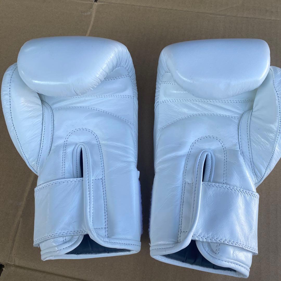 ISAMI ボクシンググローブ 8oz ホワイト - メルカリ