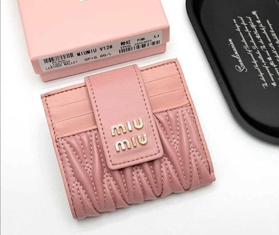 MIU MIU 二つ折り財布 ピンク キルティング - メルカリ