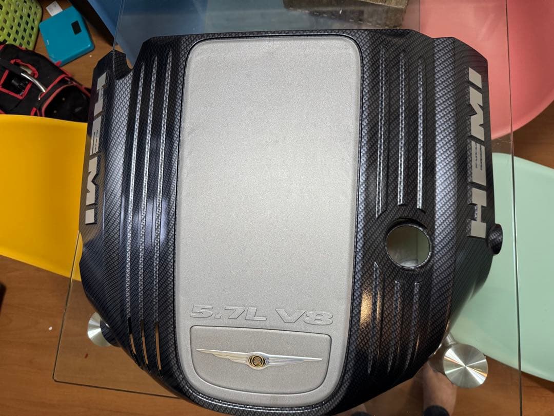 HEMI 5.7L V8 エンジンカバー
