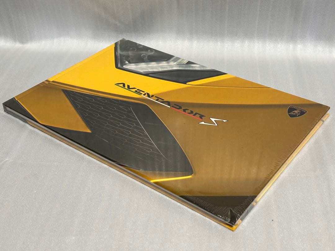 【未開封】ランボルギーニ アヴェンタドール S カタログ アヴェンタドール（ランボルギーニ）の歴代モデル・グレード別カタログ
