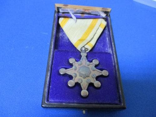 勲章 勲八等瑞宝章☆1888年（昭和21年）～／純銀製／ - メルカリ