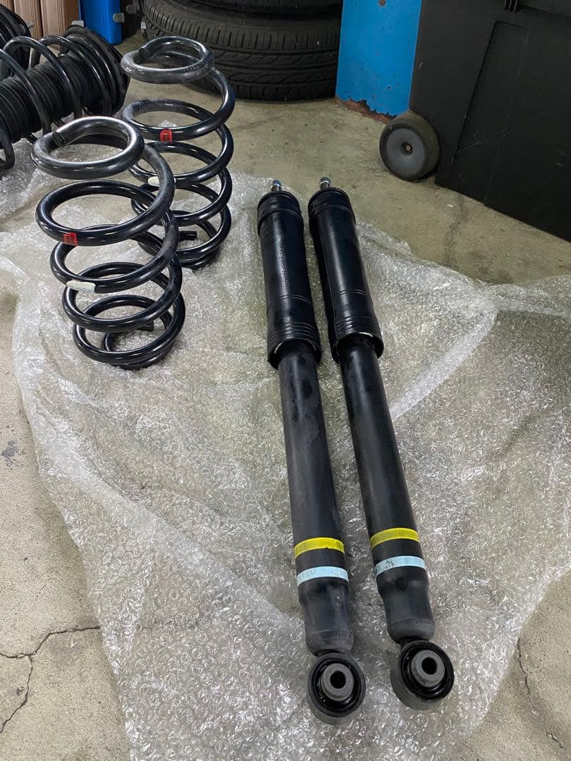 80系ヴォクシー・ノア・エスクァイア》純正ショック・サスペンション
