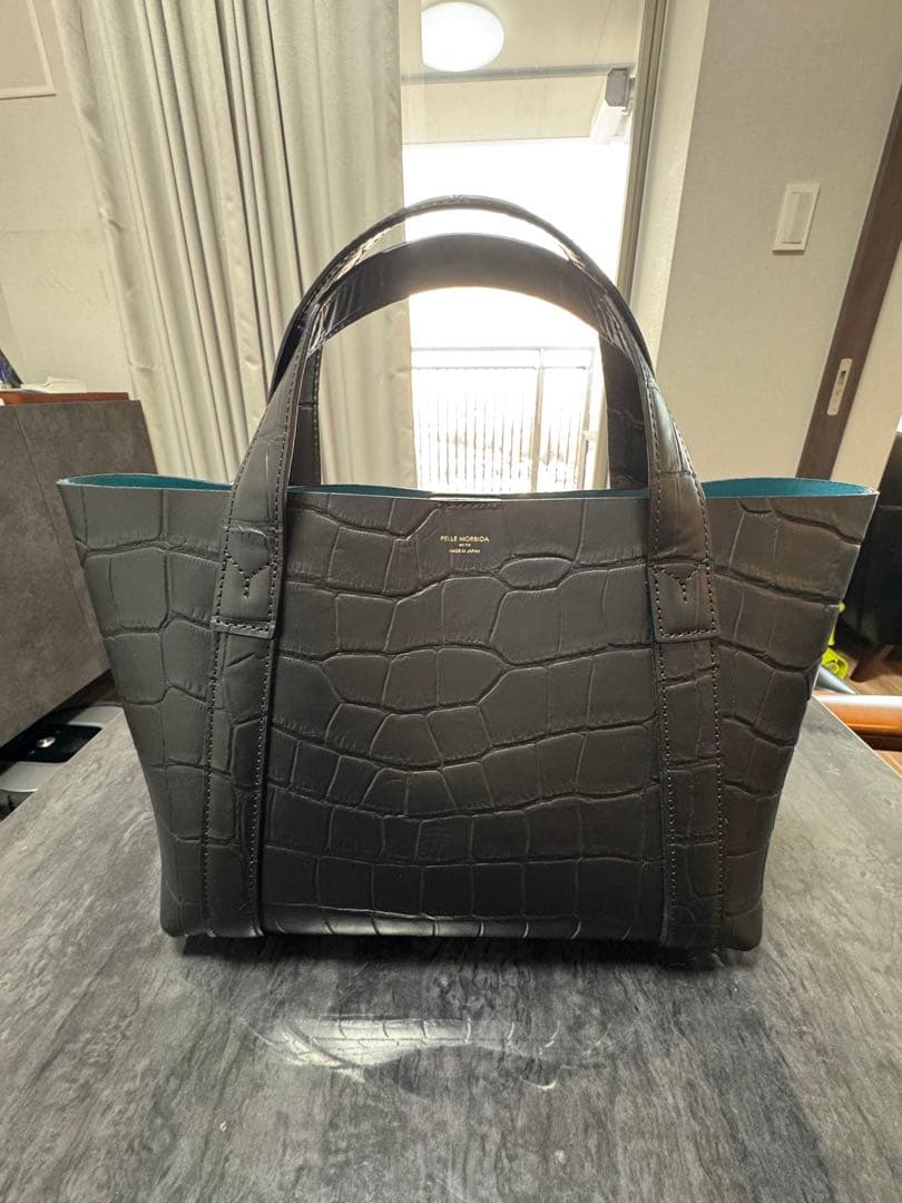 PELLE MORBIDA レザーミニトートバッグ(ブラック、クロコ型押し) PELLE MORBIDA - Tela Marinaシリーズ クロコ型押しレザー ミニトート
