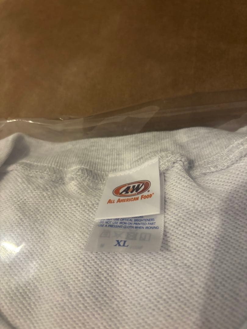 沖縄 A&W 店舗限定スウェット XL 刺繍ロゴ - メルカリ