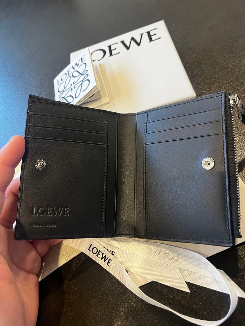 LOEWE 二つ折り財布 ブラック - メルカリ