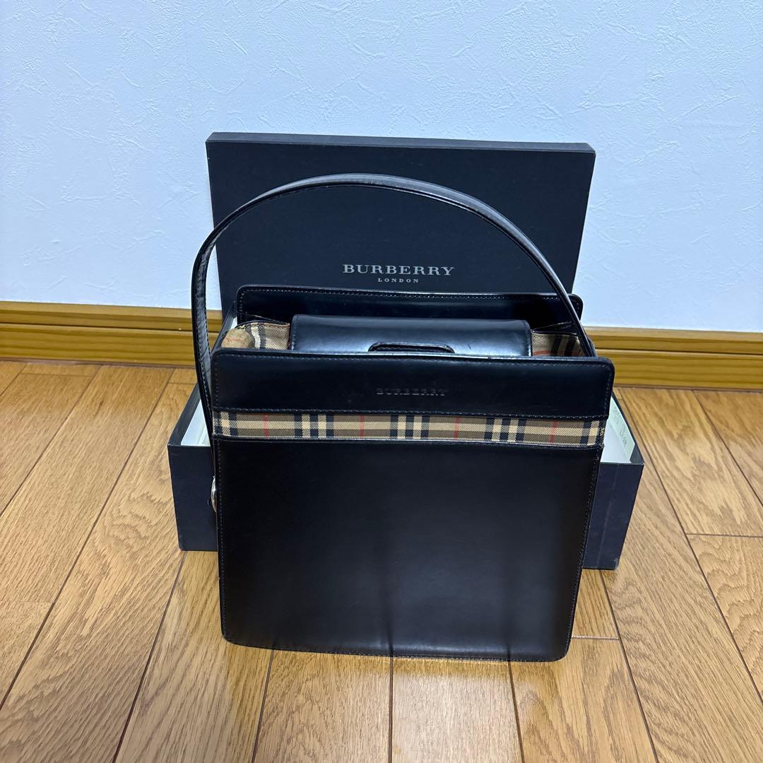Burberry ブラック　ショルダーバッグ BURBERRY（バーバリー） BURBERRY Wファスナー ショルダーバッグ