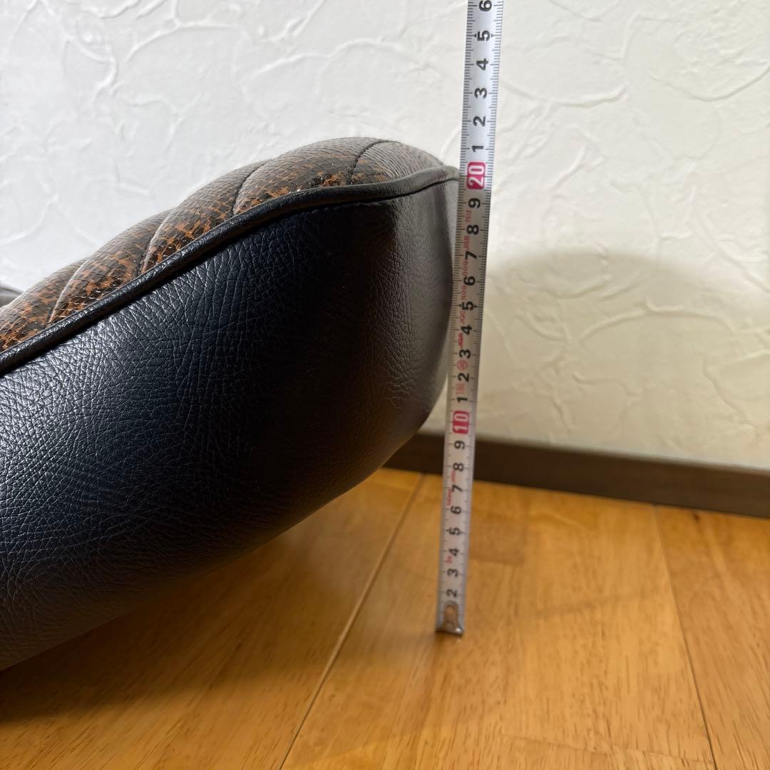 美品】ゼファー1100 タックロールシート チョビ三段シート 蛇柄 - メルカリ