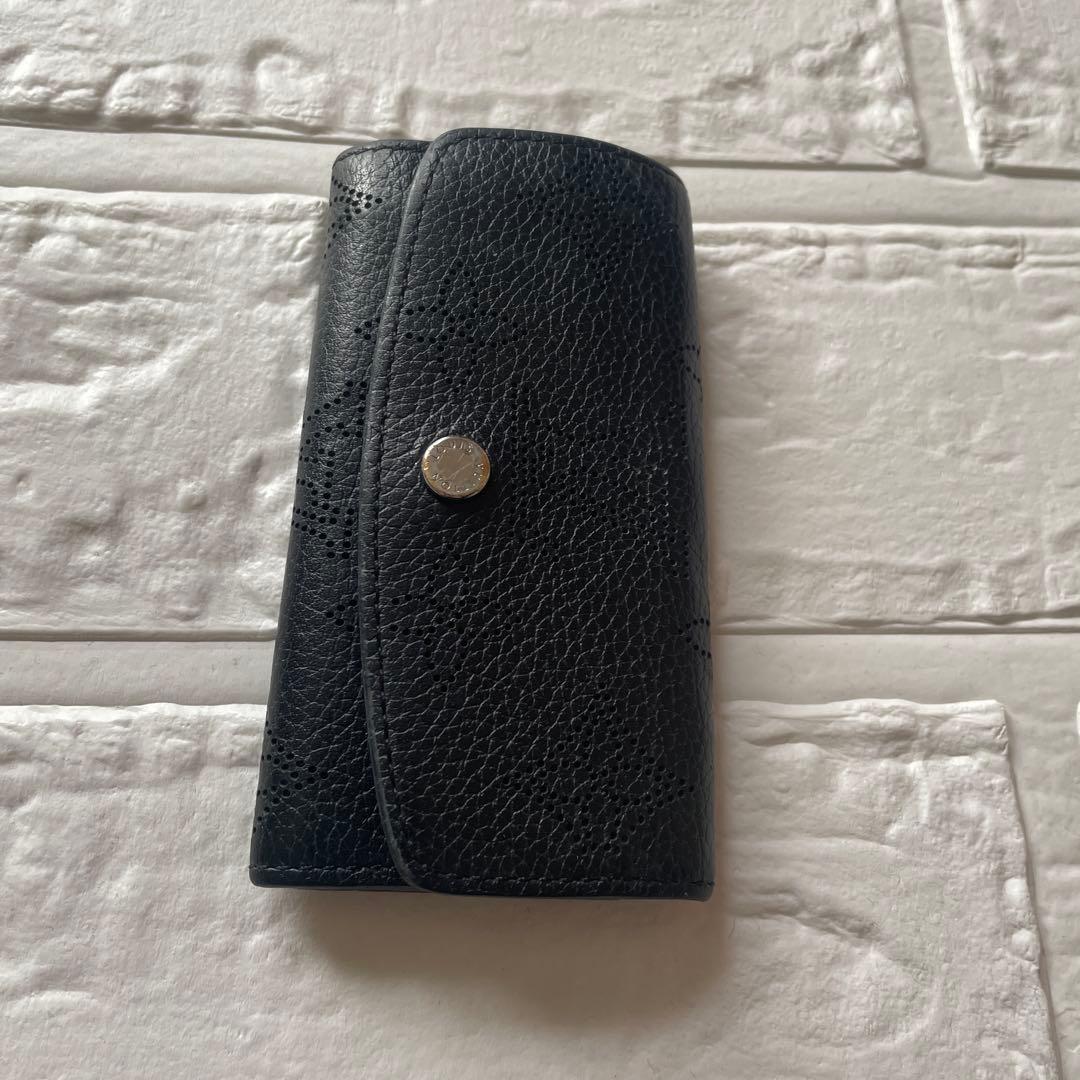 ルイヴィトン　マヒナ4連キーケース(黒) ルイヴィトン マヒナ ミュルティクレ4 ノワール キーケース4連 M64054