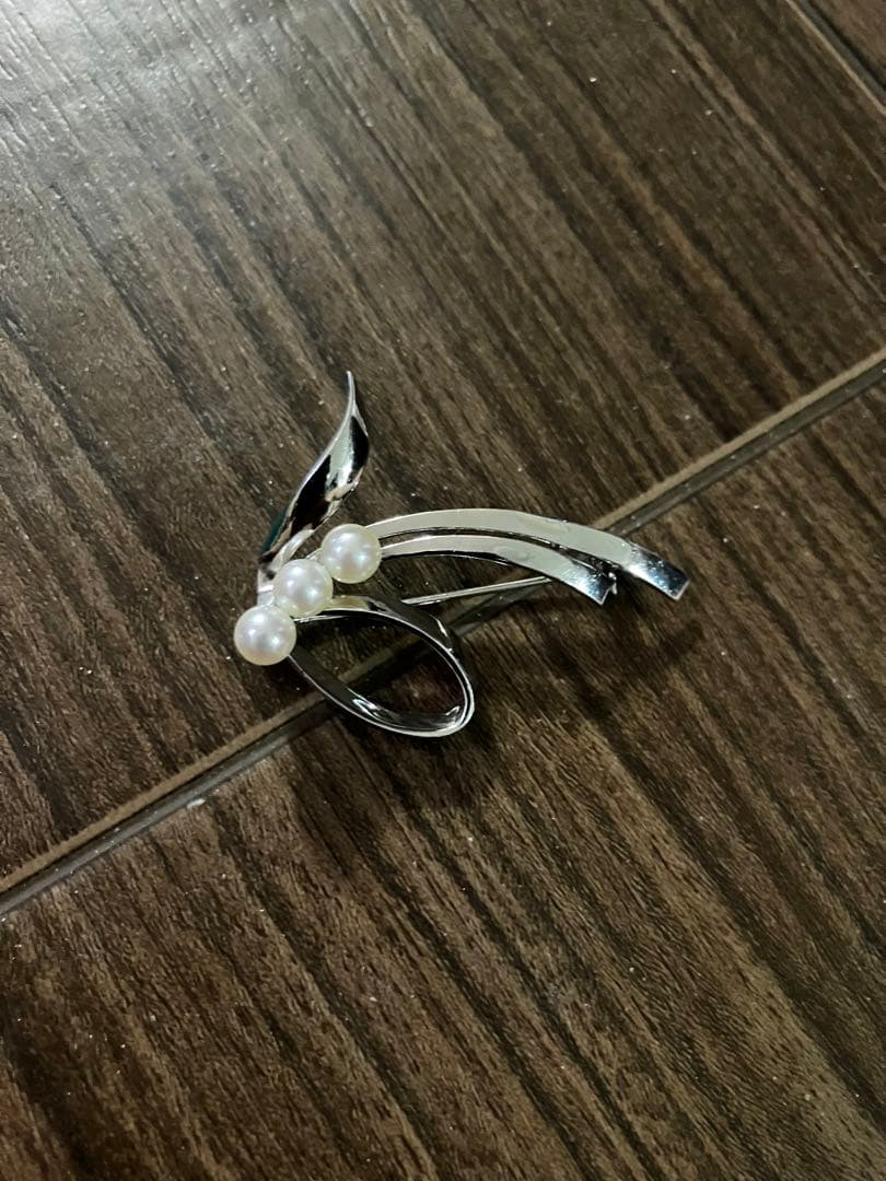 ミキモト シルバー パール リボンブローチ - メルカリ
