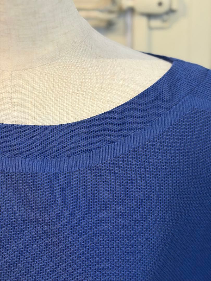 エイポックエイブル 青トップス