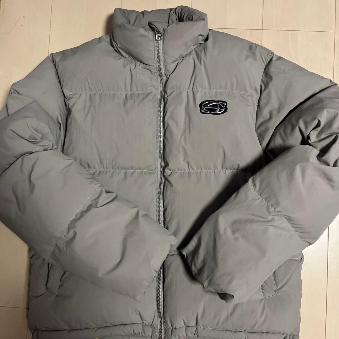 ADAMASTE グレー ダウンジャケット ADAMASTE（アダマスト）の「【2023aw】パデットボリュームハイネック