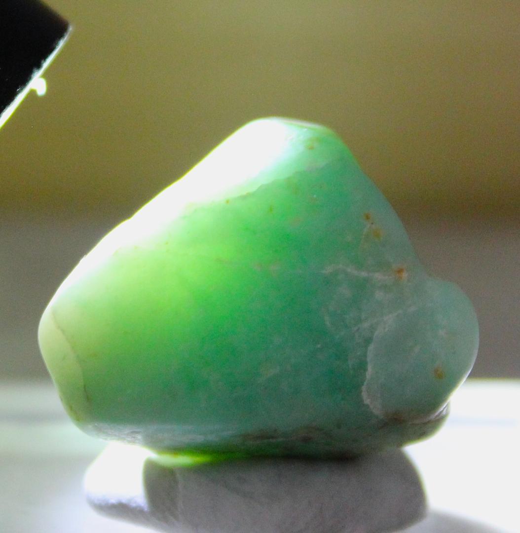 ［緑翡翠の最高峰］糸魚川翡翠 金山谷 ロウカン質 原石 16.4g