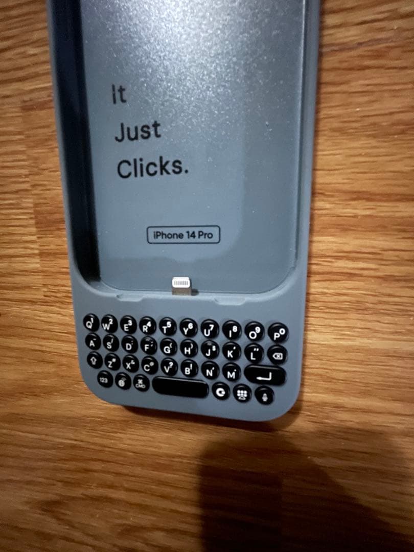 Clicks Creator Keyboard iPhone 14 Pro用 - メルカリ