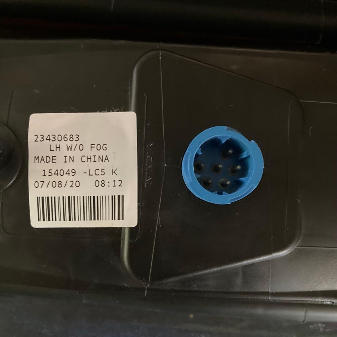 値下げ・最終価格】 / UDトラックス / クオン純正テールランプ左右